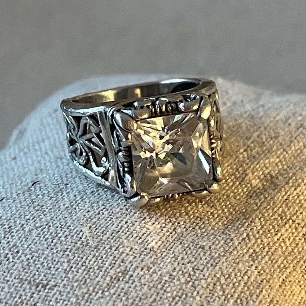 Retired Silpada Uptown Ring 6.75